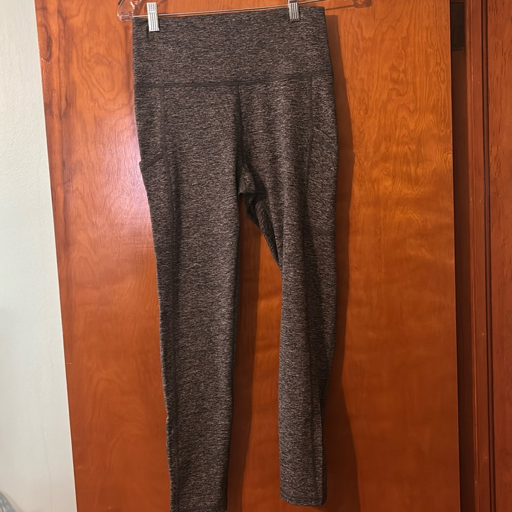 NWT Offline by Aerie Gray/Black Heather leggings, size Large short